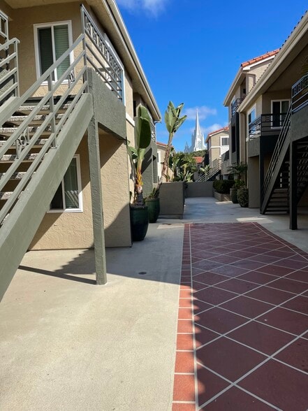 Building Photo - 7405 Charmant Dr