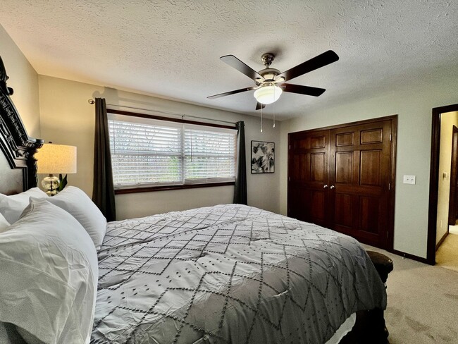 Building Photo - 7033 Willowood Dr