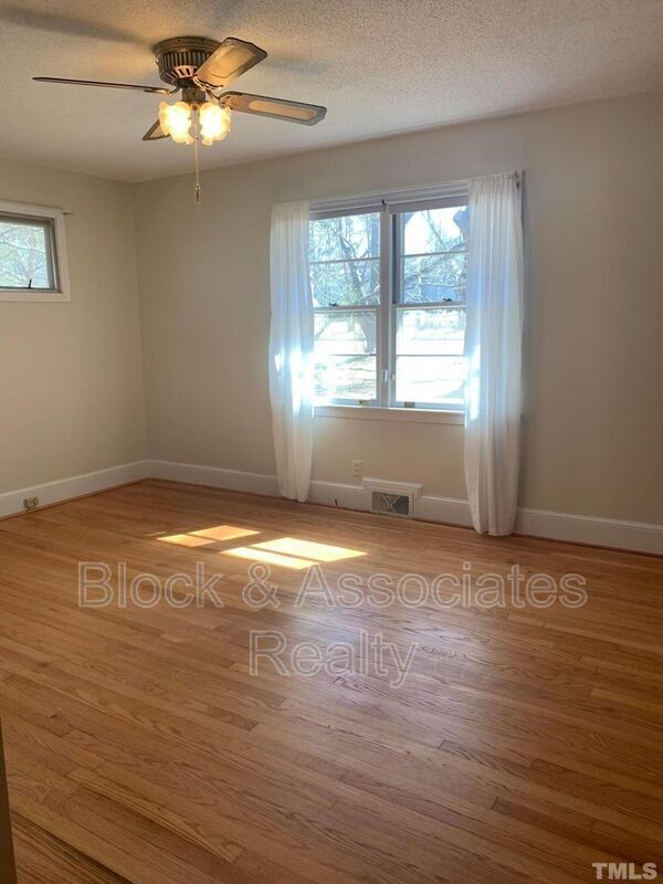 Building Photo - 6015 Inona Pl