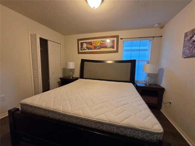 Building Photo - 11842 Silverlake Park Dr