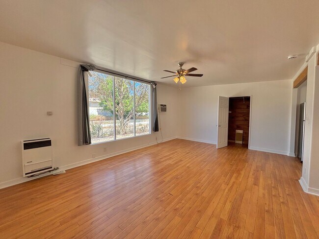 Building Photo - 256 W Valencia Ave