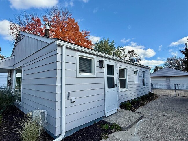 Building Photo - 25620 Tecla Ave