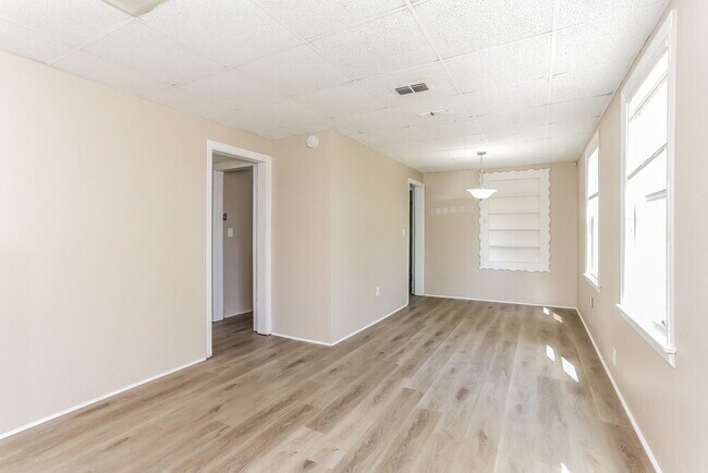 Building Photo - 5129 Appleton Ave