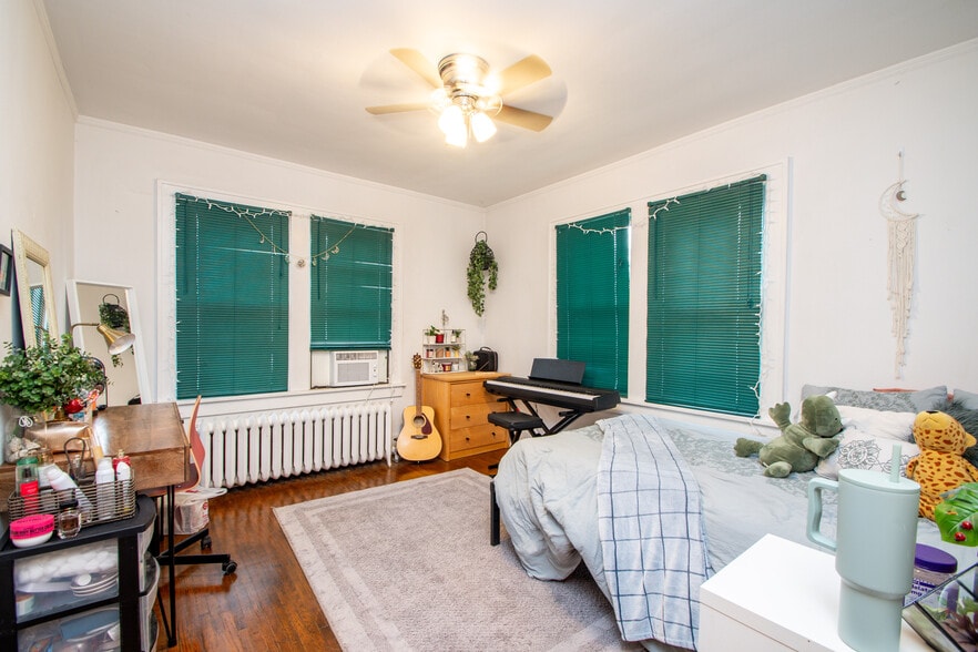 Building Photo - 1411 W Barker Ave