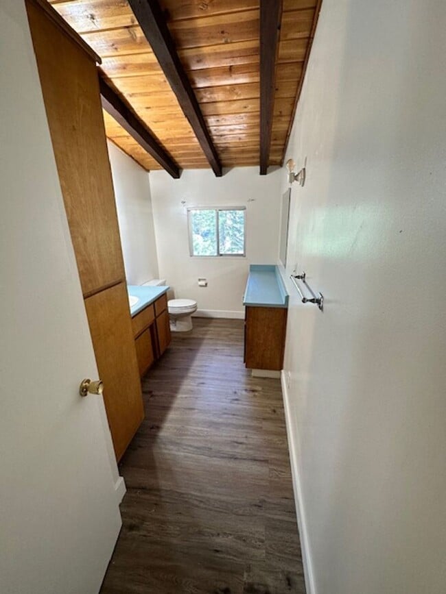 Building Photo - Newly updated pet friendly 4Bd 3Ba home! C...