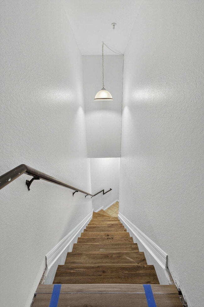 Building Photo - 340 Crestwood Cir