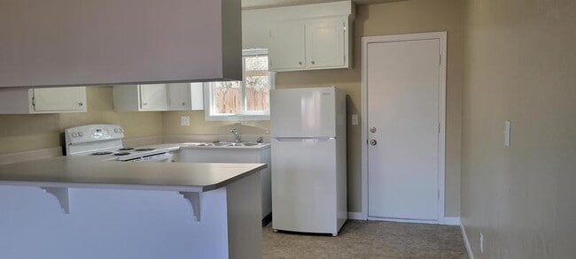 Building Photo - 719 SW Bridge St