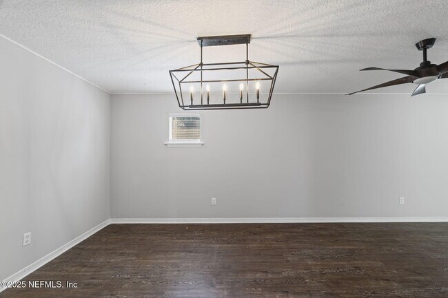 Building Photo - 2300 Twelve Oaks Dr