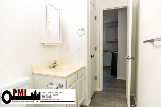 Building Photo - 2929 N 49th St