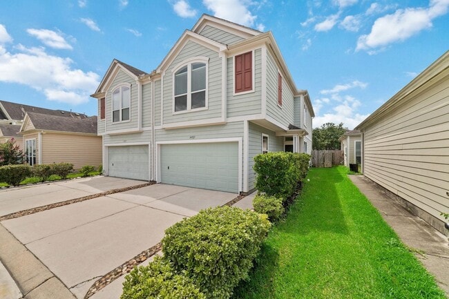 Building Photo - 14923 Tuttle Point Dr