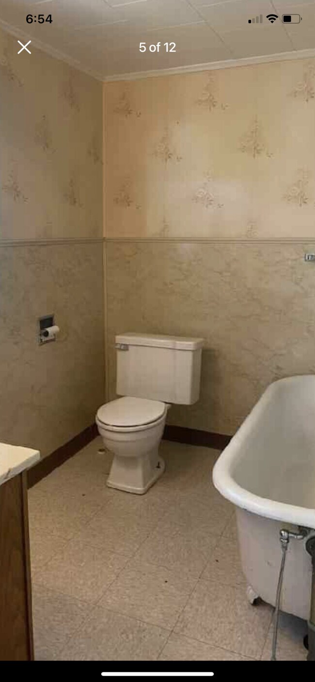 Building Photo - 268 perry Ave