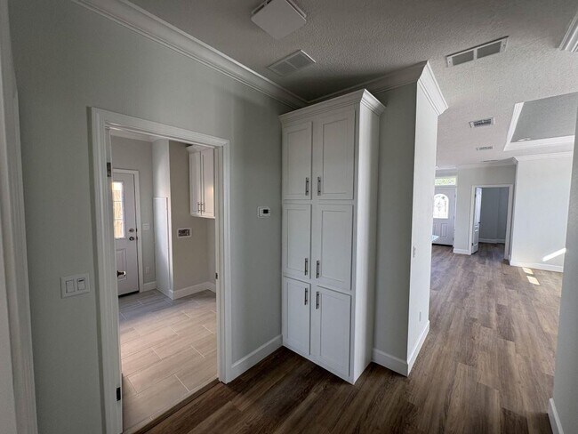 Building Photo - 1009 Morgan Jones Dr