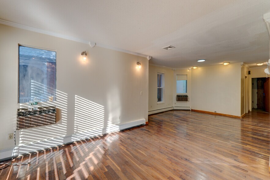 Building Photo - 26 Lynwood Pl