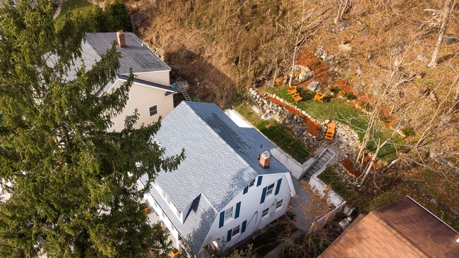 Building Photo - Beautiful 4BD Dutch Colonial Home in Harts...