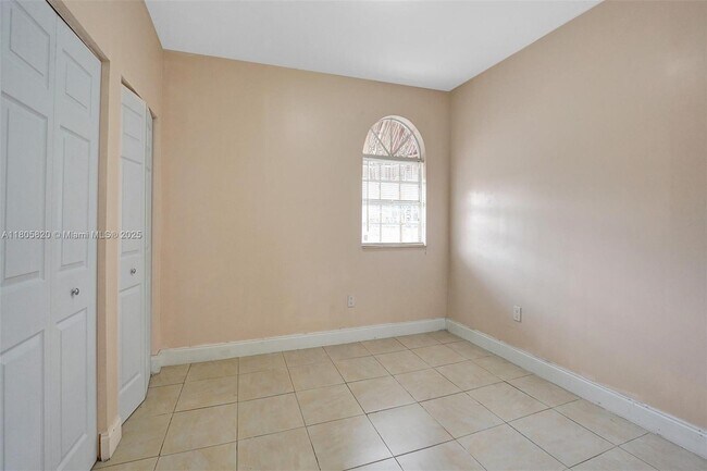 Building Photo - 1695 SW 11th St
