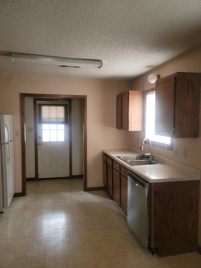 Building Photo - Charming 2 Bedroom Duplex in Jonesboro - Perfect for Comfortable Living
