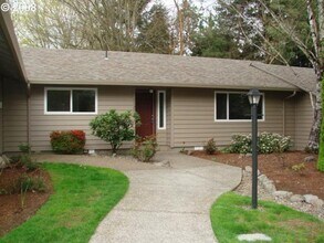 Building Photo - Super Cute 2 Bedroom Condo in Tigard!!! Water, Sewer and Garbage Included!!!
