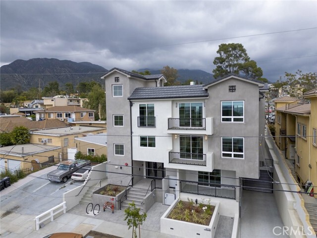 Building Photo - 10218 Fernglen Ave
