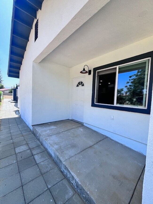 Building Photo - AVENUE B (925-927)
