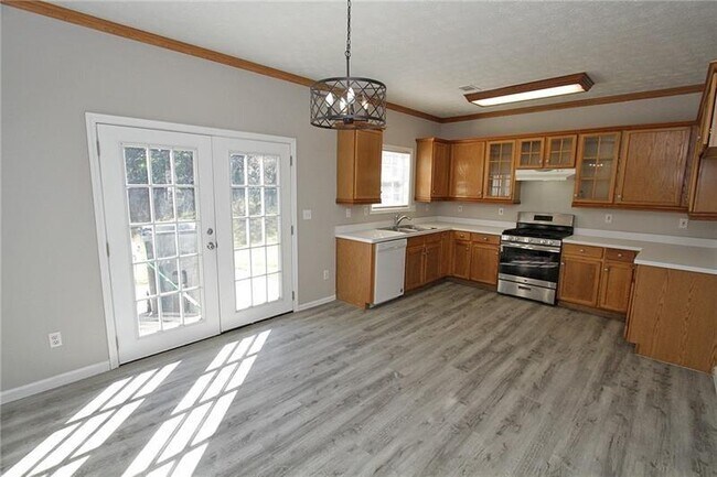 Building Photo - 2951 Belfaire Lake Dr