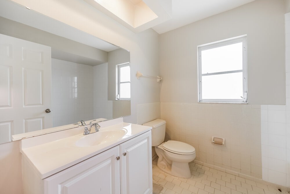 Building Photo - 401 SE 18th St