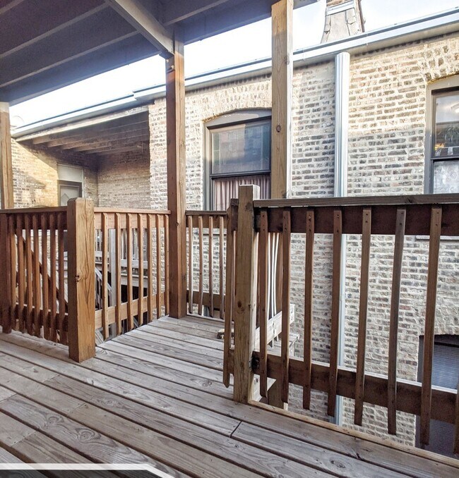 Building Photo - 2332 N Spaulding Ave