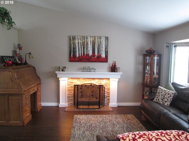 Building Photo - 805 SE 71st Ave