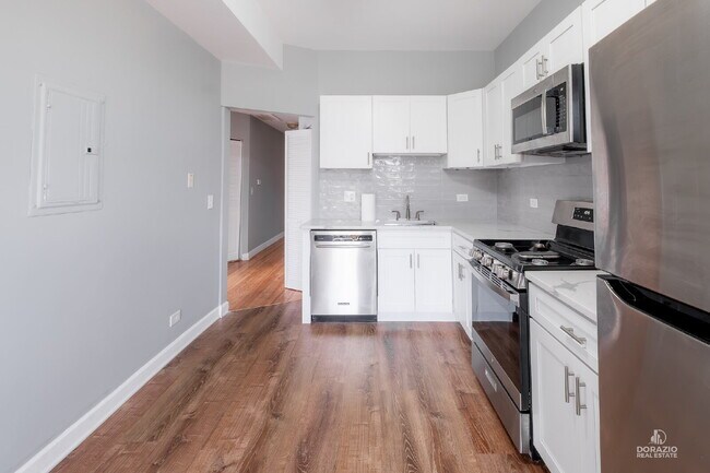 Building Photo - Modern 4BR Apartment with Hardwood Floors, Balcony & Central A/C