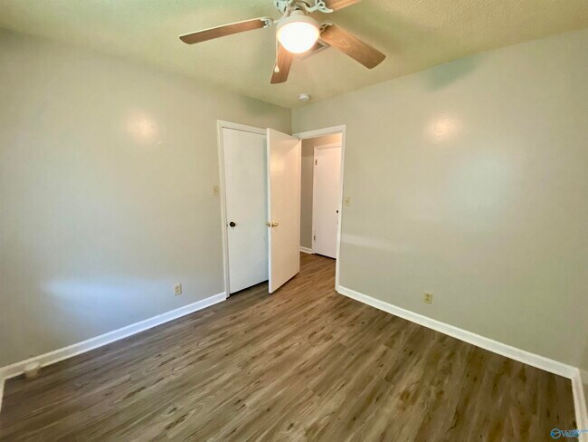 Building Photo - 14003 SW Wyandotte Dr