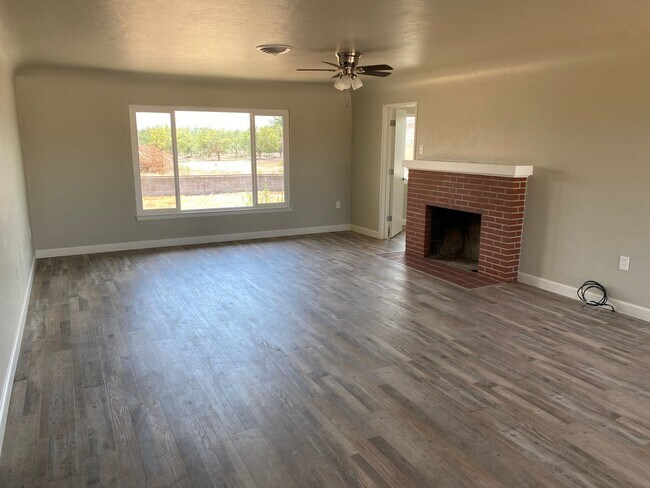 Building Photo - A Welcoming 3-Bedroom with Outdoor Room to Breathe