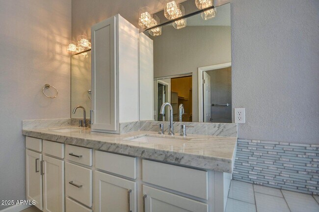 Building Photo - 4834 E Hillery Dr