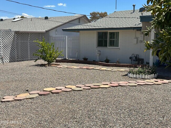 Building Photo - 10926 W Greer Ave