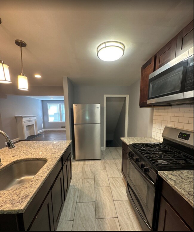 Building Photo - 3 BEDROOM HOME RENOVATED!