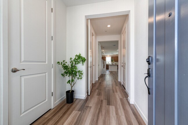 Building Photo - 6930 Peak Way