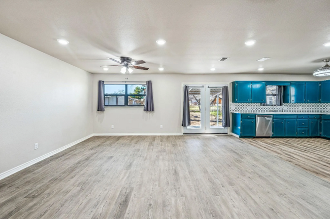 Building Photo - 1430 N Race
