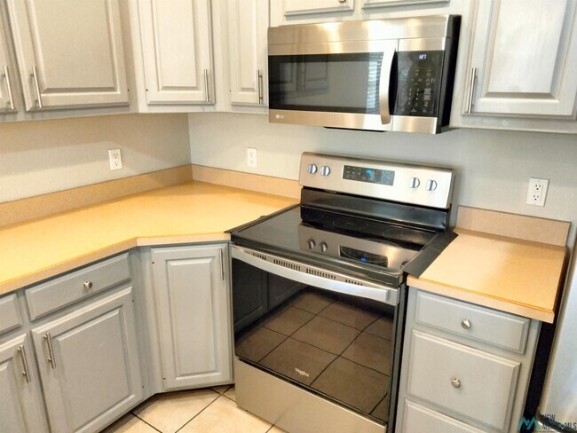 Building Photo - 2301 Reese Dr