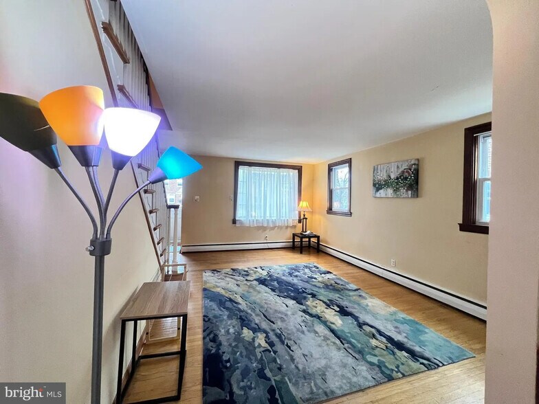 Building Photo - 1834 Benson St