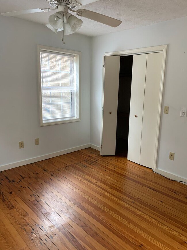 Building Photo - 718 Poplar Grove Rd