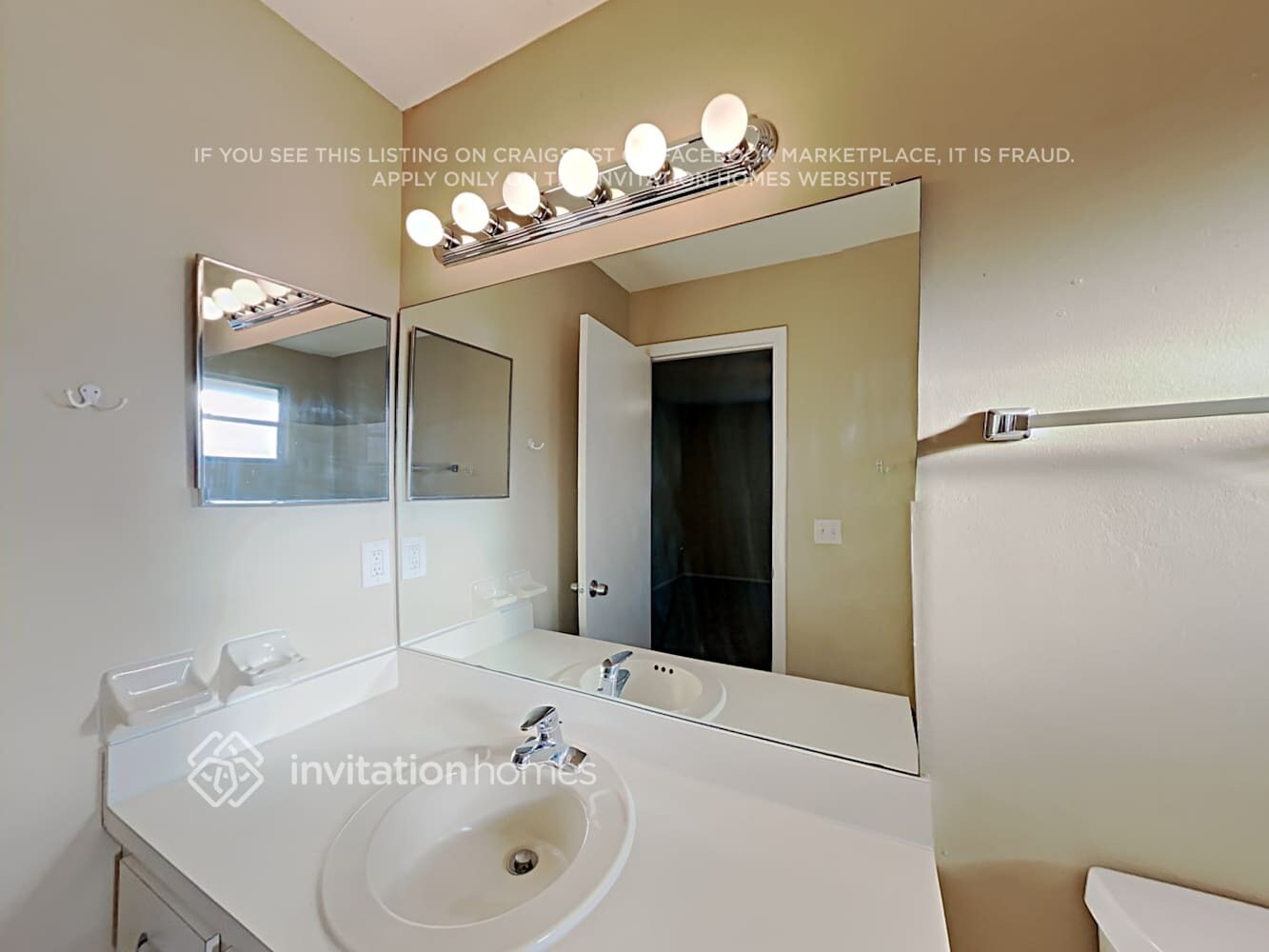 Building Photo - 1316 Wandering Oaks Dr