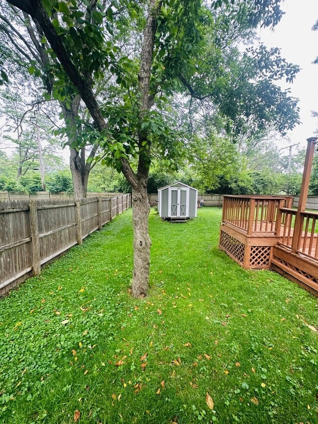 Building Photo - 22W441 Arbor Ln