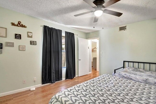 Building Photo - 7627 Courtyard Run W