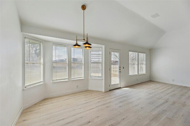 Building Photo - 203 Little Lake Rd