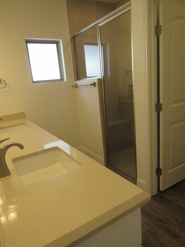 Building Photo - 2419 Messi St