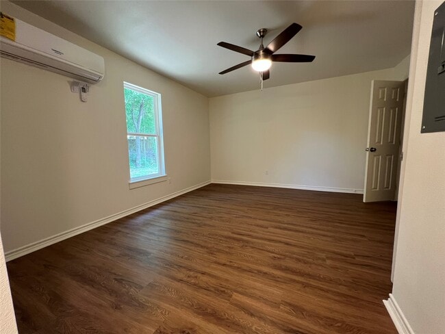 Building Photo - 1231 Sycamore Ave