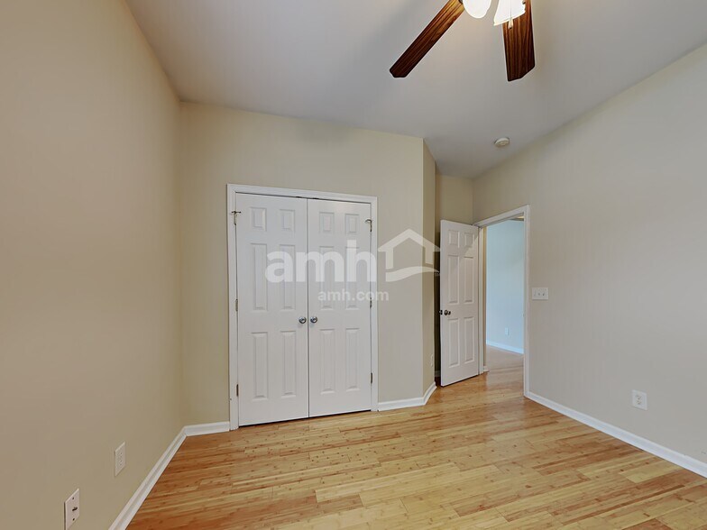 Building Photo - 6352 Hedgewood Ln