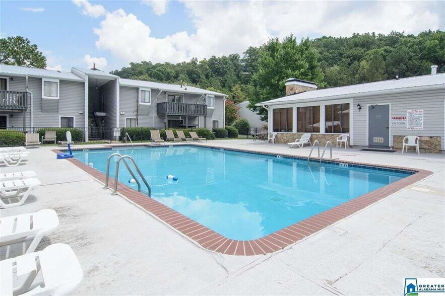 Building Photo - 1010 Woodland Vlg