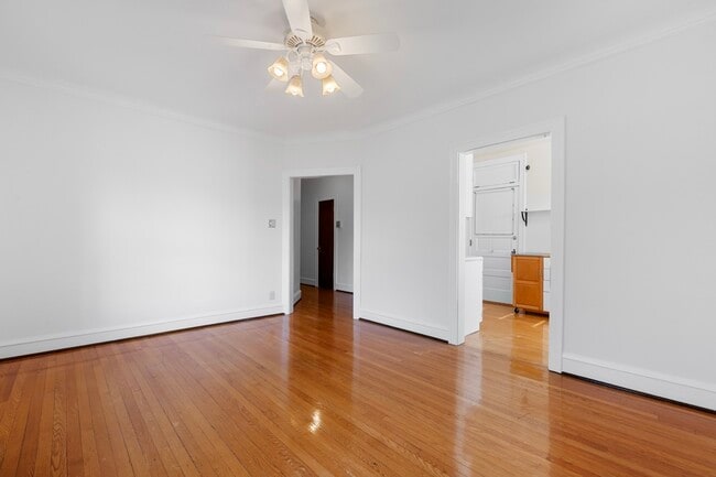 Building Photo - 816 Mulford St