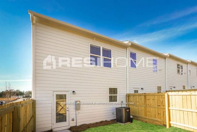 Building Photo - 4023 Springhead Wy