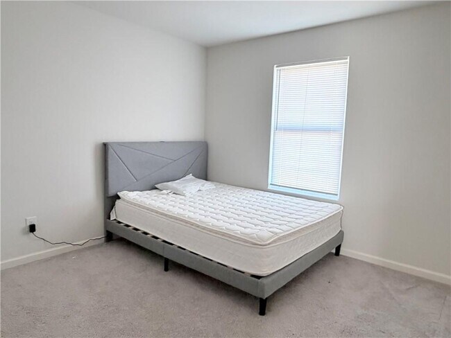 Building Photo - 620 Tudor St