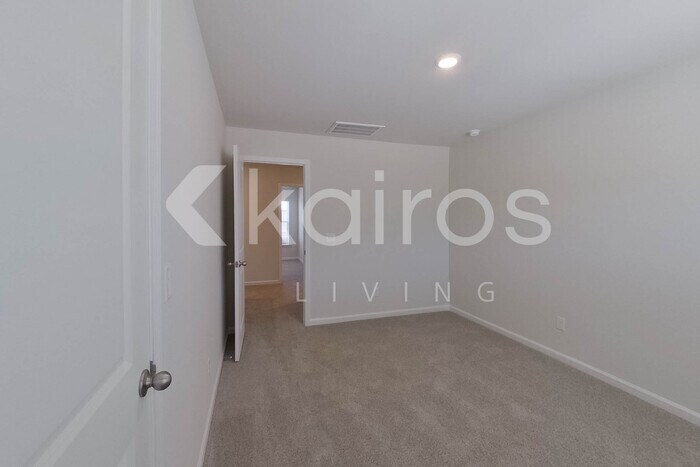 Building Photo - 2431 Banyan Cir